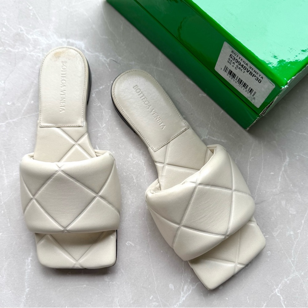 BOTTEGA VENETA Nappa Quilted Rubber Lido Flat Sandals Size IT 35.5 In Sea Salt
